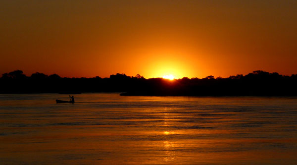 Der Okavango bei Sonnenuntergang